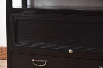 アンティーク家具　和製アンティーク　珍しいデザインが魅力的なオリジナルペイントの収納棚(飾り棚、陳列棚、下駄箱)