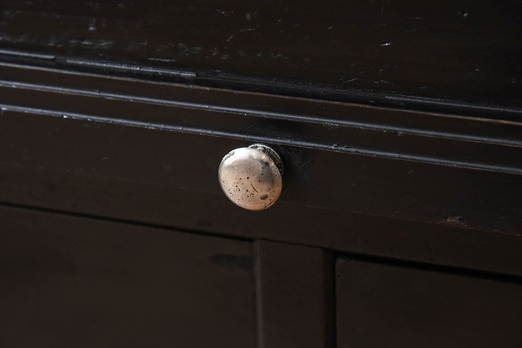 アンティーク家具　和製アンティーク　珍しいデザインが魅力的なオリジナルペイントの収納棚(飾り棚、陳列棚、下駄箱)