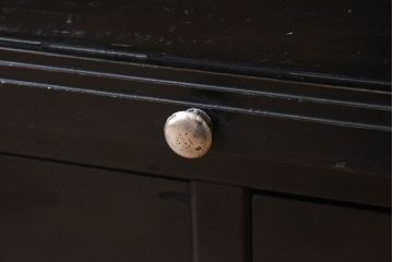 アンティーク家具　和製アンティーク　珍しいデザインが魅力的なオリジナルペイントの収納棚(飾り棚、陳列棚、下駄箱)