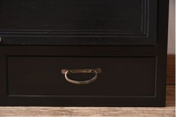 アンティーク家具　和製アンティーク　珍しいデザインが魅力的なオリジナルペイントの収納棚(飾り棚、陳列棚、下駄箱)