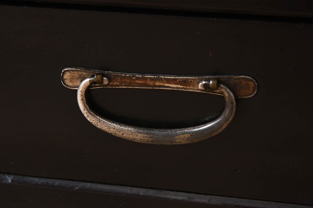 アンティーク家具　和製アンティーク　珍しいデザインが魅力的なオリジナルペイントの収納棚(飾り棚、陳列棚、下駄箱)