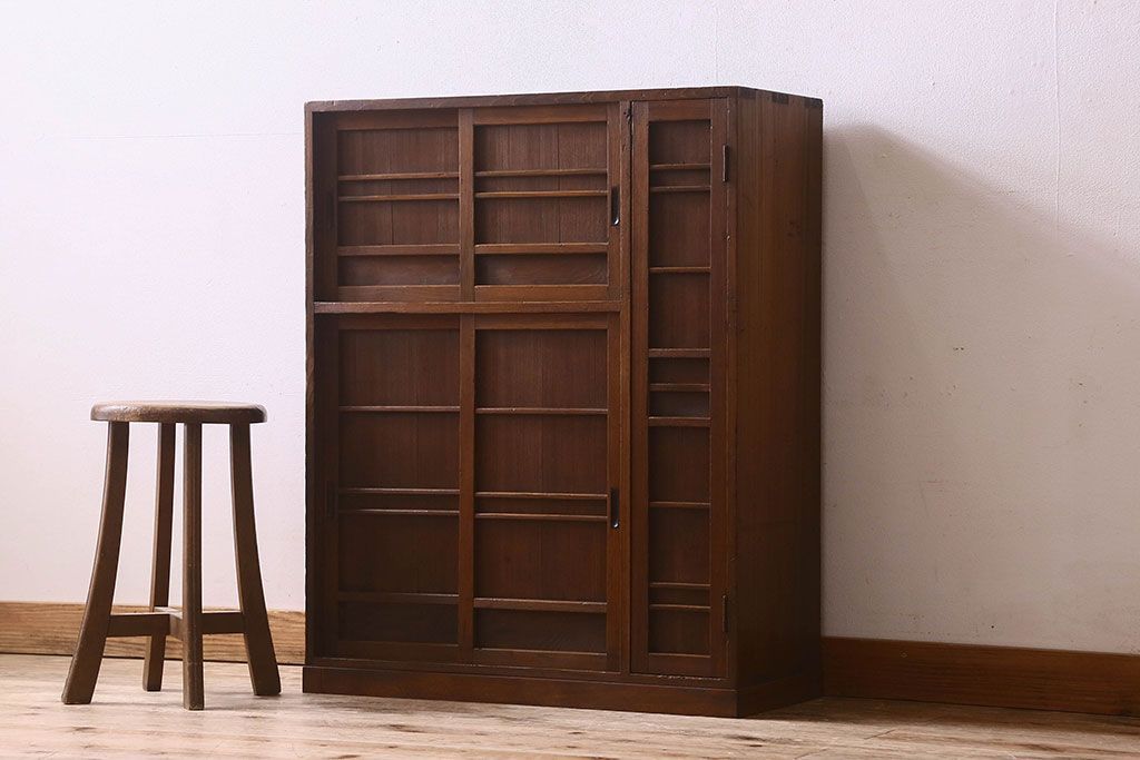 レトロ家具　和製アンティーク　レトロな雰囲気漂う下駄箱(収納棚、戸棚、本箱)