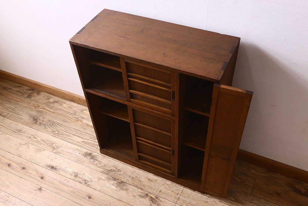 レトロ家具　和製アンティーク　レトロな雰囲気漂う下駄箱(収納棚、戸棚、本箱)