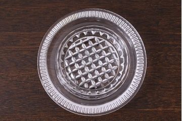アンティーク雑貨　イギリスビンテージ　華やかなデザインの蓋付き小物入れ(プレスガラス、テーブルウェア)