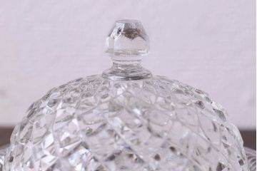 アンティーク雑貨　イギリスビンテージ　華やかなデザインの蓋付き小物入れ(プレスガラス、テーブルウェア)