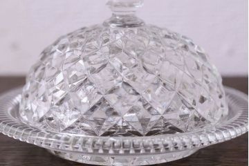 アンティーク雑貨　イギリスビンテージ　華やかなデザインの蓋付き小物入れ(プレスガラス、テーブルウェア)