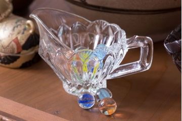 アンティーク雑貨　イギリスビンテージ　上品なデザインのガラス製ジャグ(ピッチャー、水差し)