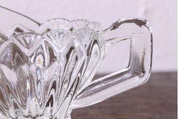 アンティーク雑貨　イギリスビンテージ　上品なデザインのガラス製ジャグ(ピッチャー、水差し)