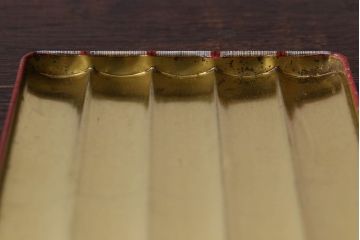アンティーク雑貨　イギリスビンテージ　本型のブリキ缶(ティン缶、小物入れ)