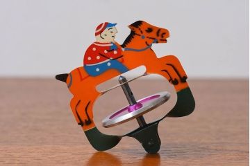 アンティーク雑貨　昭和レトロ　タイガー商会　T.K　ジョッキーゴマ(輸出用)(1)