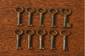 アンティーク雑貨　イギリスアンティーク　シャビーな雰囲気が魅力的なキー(鍵、カギ)10本セット(1)