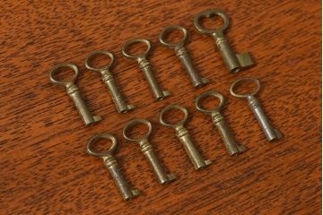 アンティーク雑貨　イギリスアンティーク　シャビーな雰囲気が魅力的なキー(鍵、カギ)10本セット(1)