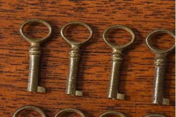 アンティーク雑貨　イギリスアンティーク　シャビーな雰囲気が魅力的なキー(鍵、カギ)10本セット(1)
