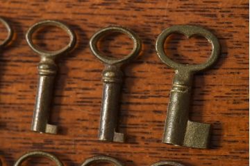 アンティーク雑貨　イギリスアンティーク　シャビーな雰囲気が魅力的なキー(鍵、カギ)10本セット(1)