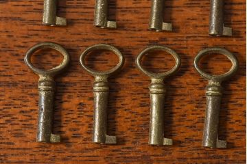 アンティーク雑貨　イギリスアンティーク　シャビーな雰囲気が魅力的なキー(鍵、カギ)10本セット(1)