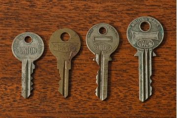 アンティーク雑貨　イギリスアンティーク　シャビーな雰囲気が魅力的なキー(鍵、カギ)4本セット