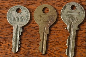 アンティーク雑貨　イギリスアンティーク　シャビーな雰囲気が魅力的なキー(鍵、カギ)4本セット