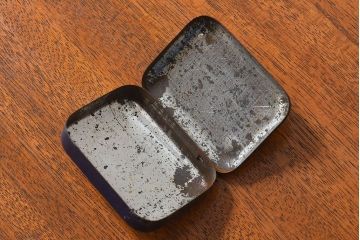 アンティーク雑貨　昭和初期　レトロなティン缶(ブリキ缶、小物入れ)(2)