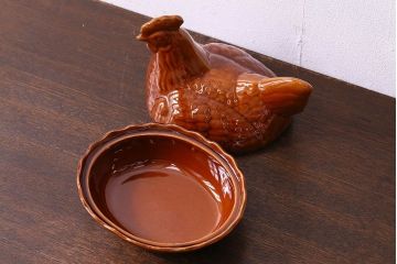 アンティーク雑貨　イギリスビンテージ　ニワトリ型の陶器製小物入れ(小物収納)
