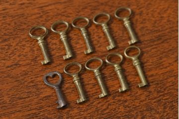 アンティーク雑貨　イギリスアンティーク　シャビーな雰囲気が魅力的なキー(鍵、カギ)10本セット(2)