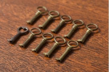 アンティーク雑貨　イギリスアンティーク　シャビーな雰囲気が魅力的なキー(鍵、カギ)10本セット(2)
