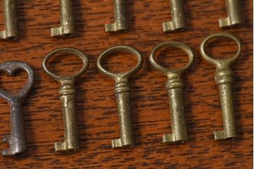 アンティーク雑貨　イギリスアンティーク　シャビーな雰囲気が魅力的なキー(鍵、カギ)10本セット(2)