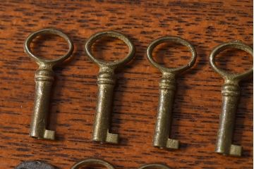 アンティーク雑貨　イギリスアンティーク　シャビーな雰囲気が魅力的なキー(鍵、カギ)10本セット(2)