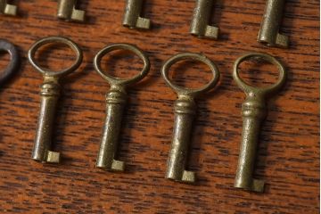 アンティーク雑貨　イギリスアンティーク　シャビーな雰囲気が魅力的なキー(鍵、カギ)10本セット(2)
