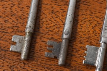 アンティーク雑貨　イギリスアンティーク　シャビーな雰囲気が魅力的なキー(鍵、カギ)3本セット