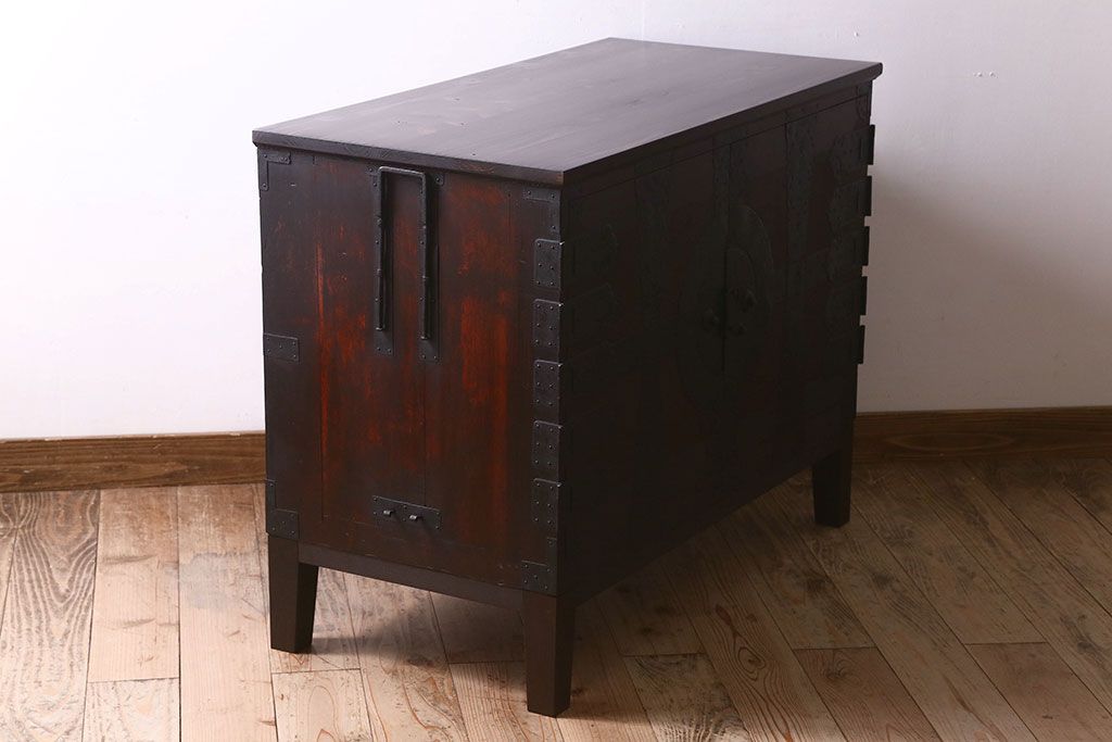 アンティーク家具　和製アンティーク　ヒノキ材天板　観音開き　和モダンな雰囲気が漂う脚付き箪笥ローチェスト(引き出し、テレビボード)(2)