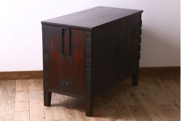 アンティーク家具　和製アンティーク　ヒノキ材天板　観音開き　和モダンな雰囲気が漂う脚付き箪笥ローチェスト(引き出し、テレビボード)(2)