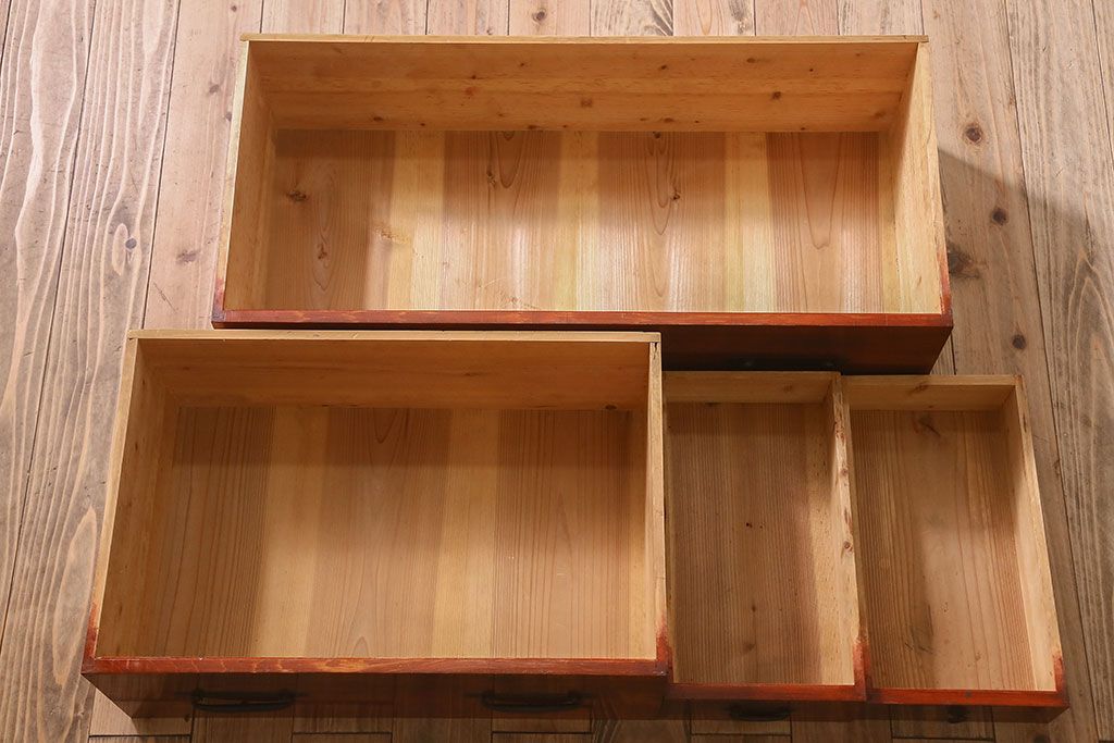 アンティーク家具　和製アンティーク　ヒノキ材天板　観音開き　和モダンな雰囲気が漂う脚付き箪笥ローチェスト(引き出し、テレビボード)(2)