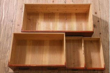 アンティーク家具　和製アンティーク　ヒノキ材天板　観音開き　和モダンな雰囲気が漂う脚付き箪笥ローチェスト(引き出し、テレビボード)(2)