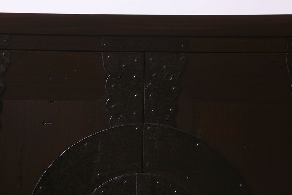 アンティーク家具　和製アンティーク　ヒノキ材天板　観音開き　和モダンな雰囲気が漂う脚付き箪笥ローチェスト(引き出し、テレビボード)(2)