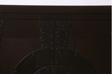 アンティーク家具　和製アンティーク　ヒノキ材天板　観音開き　和モダンな雰囲気が漂う脚付き箪笥ローチェスト(引き出し、テレビボード)(2)