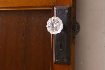 【D様ご成約分】大正〜昭和期　ガラス取っ手が可愛らしいドア(扉)