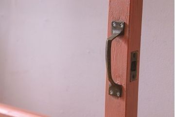 ペイント家具　ダイヤガラス入り!可愛らしい色合いが素敵なペイントドア(扉)