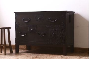 アンティーク家具　明治期　金具が立派な堂々とした箪笥ローチェスト(引き出し、テレビボード)