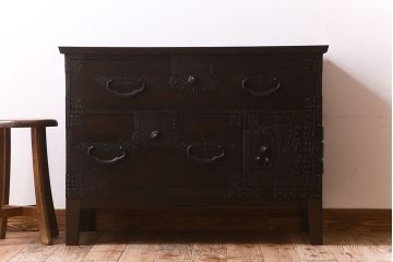 アンティーク家具　明治期　金具が立派な堂々とした箪笥ローチェスト(引き出し、テレビボード)