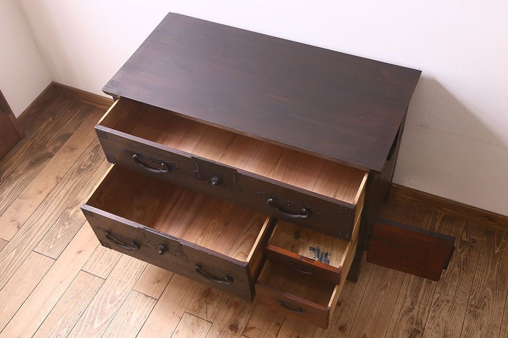 アンティーク家具　明治期　金具が立派な堂々とした箪笥ローチェスト(引き出し、テレビボード)