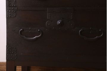 アンティーク家具　明治期　金具が立派な堂々とした箪笥ローチェスト(引き出し、テレビボード)