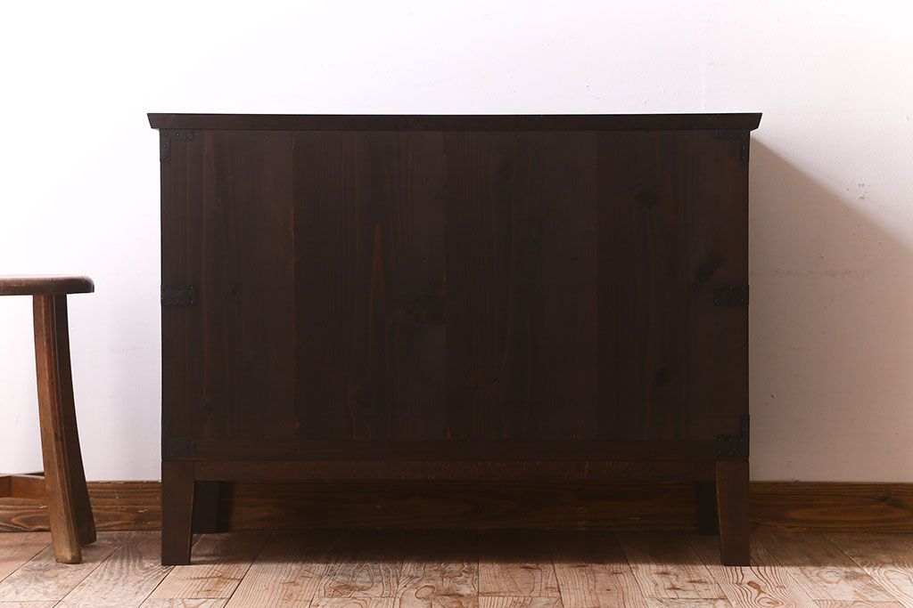 アンティーク家具　明治期　金具が立派な堂々とした箪笥ローチェスト(引き出し、テレビボード)