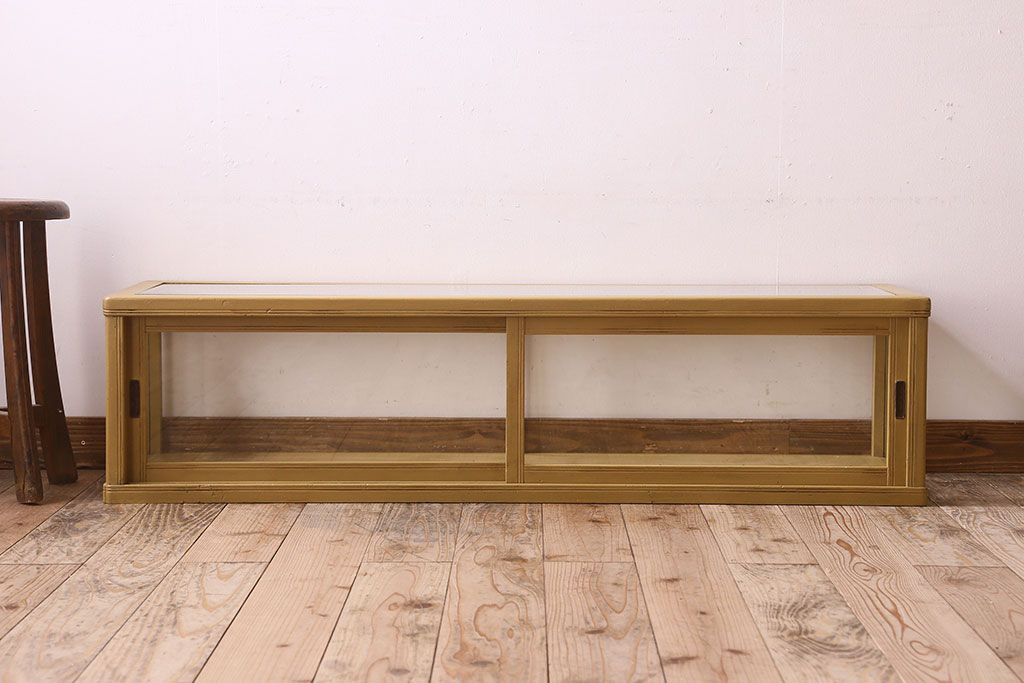 ペイント家具 大正〜昭和期 横長 シンプルなデザインが魅力的なガラスケース(ショーケース、飾り棚、陳列棚)