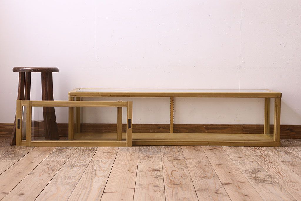 ペイント家具 大正〜昭和期 横長 シンプルなデザインが魅力的なガラスケース(ショーケース、飾り棚、陳列棚)