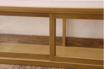 ペイント家具 大正〜昭和期 横長 シンプルなデザインが魅力的なガラスケース(ショーケース、飾り棚、陳列棚)