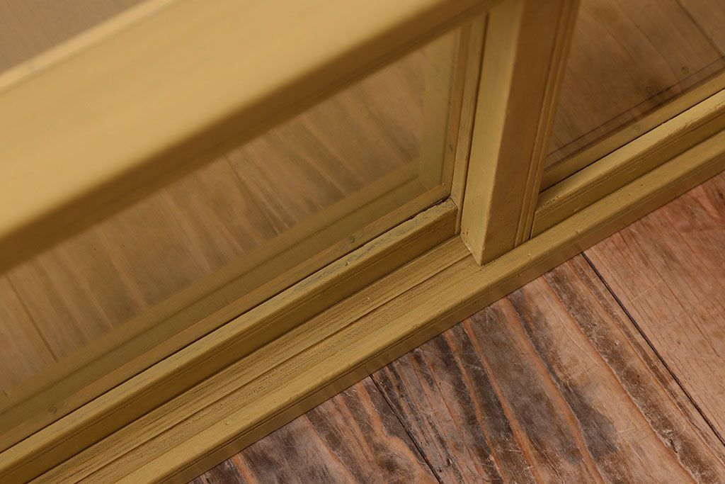 ペイント家具 大正〜昭和期 横長 シンプルなデザインが魅力的なガラスケース(ショーケース、飾り棚、陳列棚)