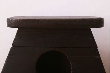 アンティーク雑貨　明治〜大正期　松材　木の質感が味わい深い　和製アンティークの踏み台(飾り台)(2)