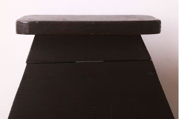 アンティーク雑貨　明治〜大正期　松材　木の質感が味わい深い　和製アンティークの踏み台(飾り台)(2)