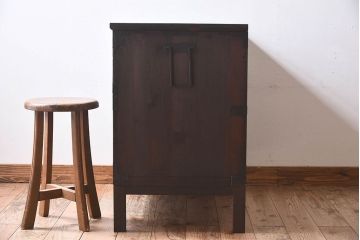 アンティーク家具　和製アンティーク 明治期　脚付き　モダンな雰囲気が魅力的なタンスローチェスト(衣装箪笥、引き出し、テレビ台)