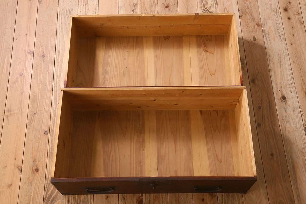 アンティーク家具　和製アンティーク 明治期　脚付き　モダンな雰囲気が魅力的なタンスローチェスト(衣装箪笥、引き出し、テレビ台)